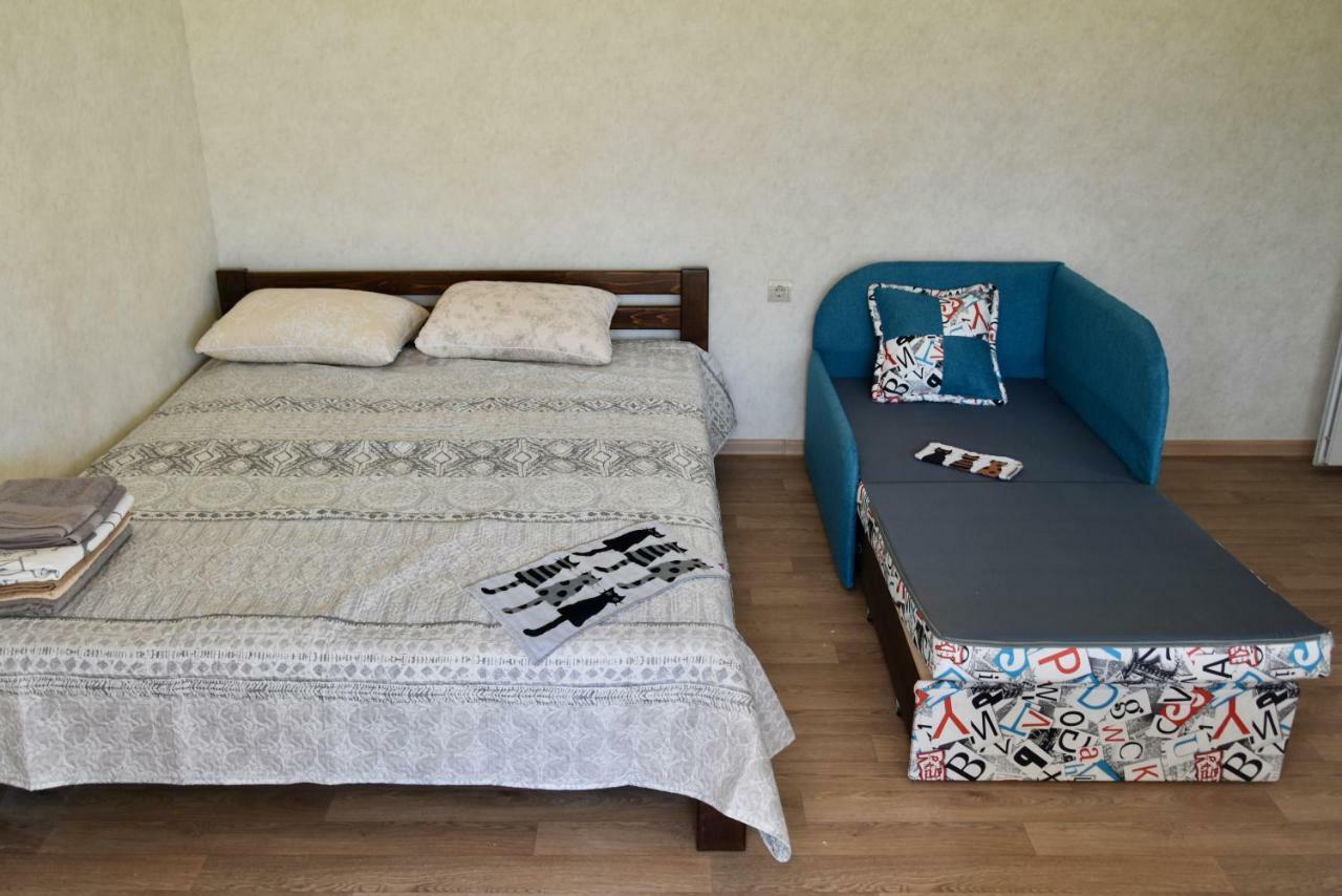 Три Кошки Hotell Tjornomorsk Exteriör bild