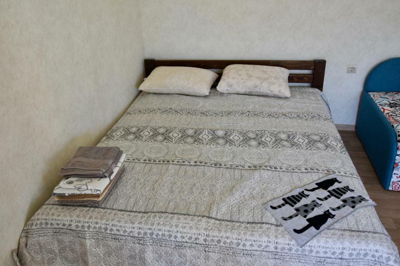 Три Кошки Hotell Tjornomorsk Exteriör bild