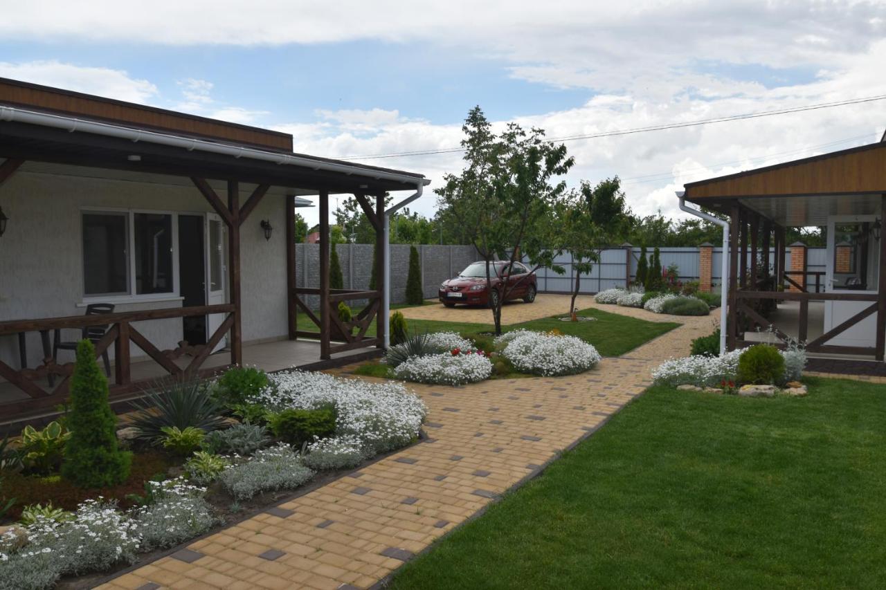 Три Кошки Hotell Tjornomorsk Exteriör bild