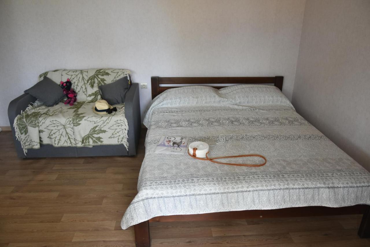 Три Кошки Hotell Tjornomorsk Exteriör bild