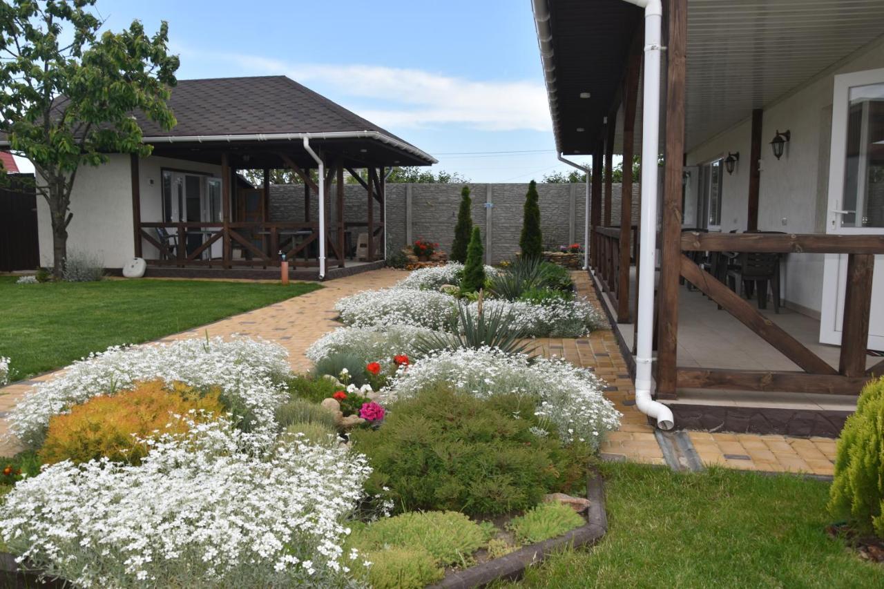 Три Кошки Hotell Tjornomorsk Exteriör bild