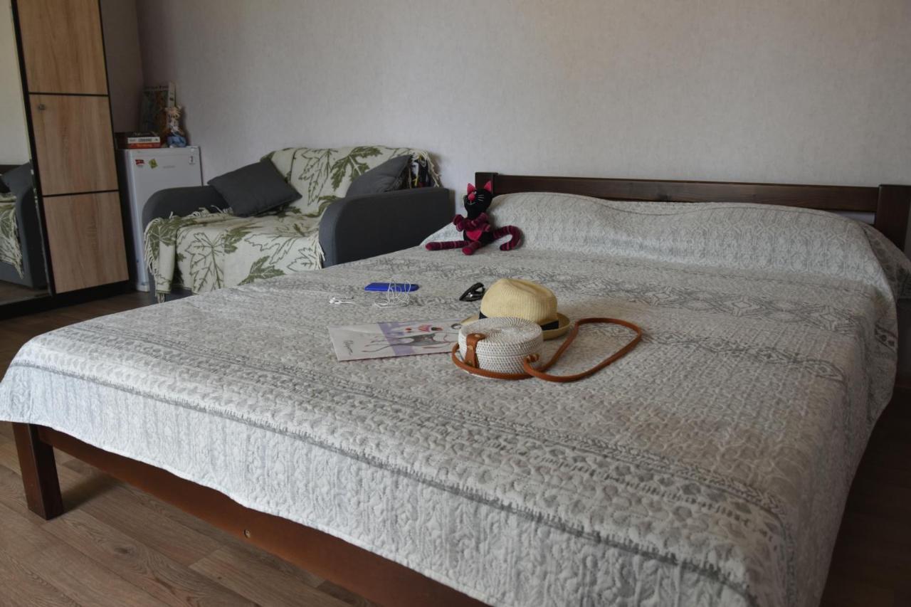 Три Кошки Hotell Tjornomorsk Exteriör bild